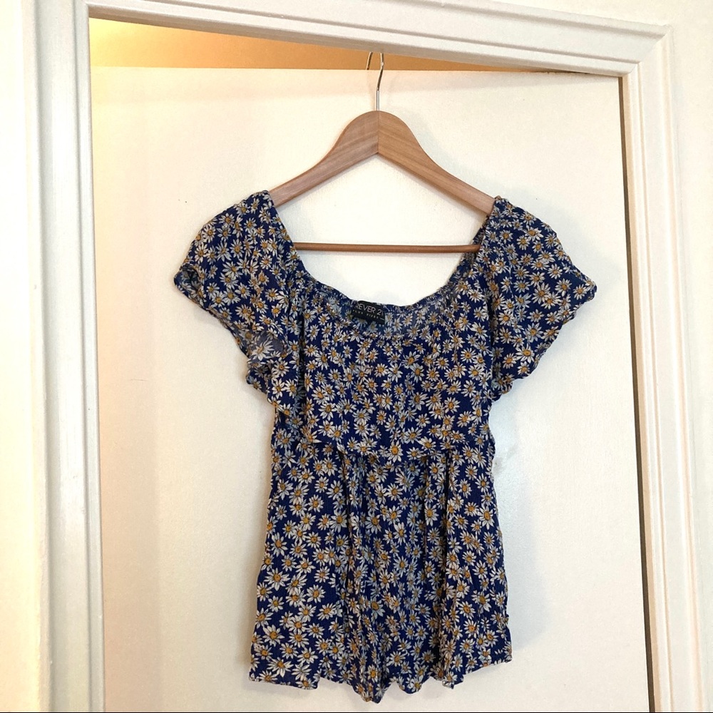 FOREVER21+ daisy print top